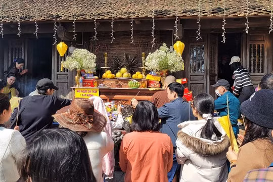 Chùa Hương Tích Hà Tĩnh tấp nập khách du xuân đầu năm