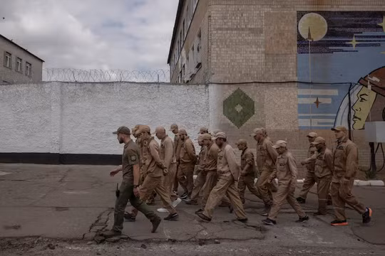 Hàng nghìn tù nhân Ukraine xin nhập ngũ để được ân xá