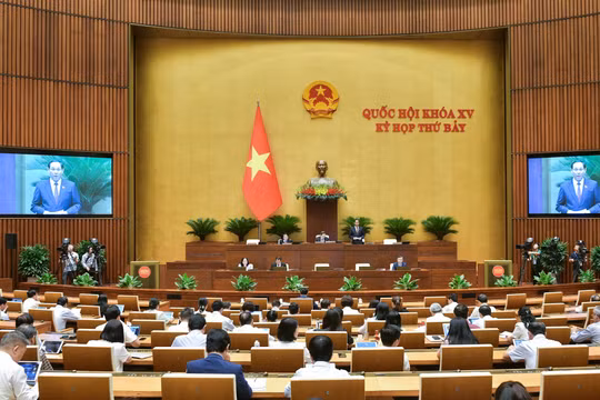 Quốc hội thảo luận ở tổ về phê chuẩn quyết toán ngân sách nhà nước năm 2022