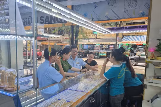TP HCM: Kiểm tra đột xuất các doanh nghiệp kinh doanh vàng, phát hiện nhiều hàng hóa vi phạm.