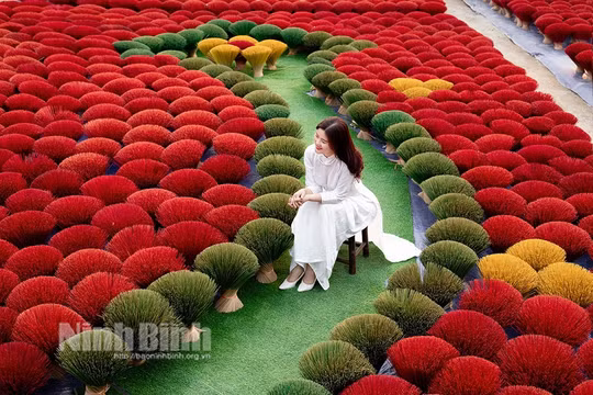 “Bản đồ” tăm hương thôn Khê Đầu Hạ rực rỡ sắc màu, điểm check in đẹp ở Ninh Bình