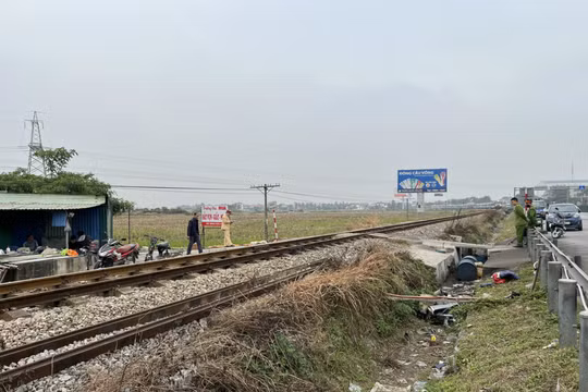Khởi tố đối tượng tháo hộ lan quốc lộ, mở đường ngang qua đường sắt