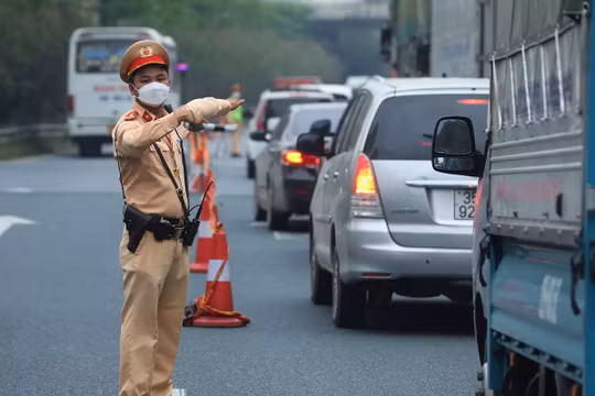 Các bộ, ngành, địa phương tổ chức trực 24/7, bảo đảm trật tự, an toàn giao thông dịp nghỉ lễ 30/4-1/5