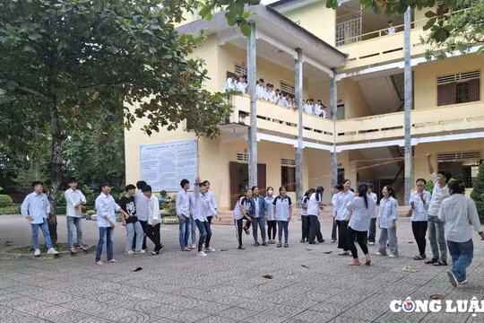 Nhiều thay đổi tích cực khi trường học cấm học sinh mang điện thoại đến lớp học