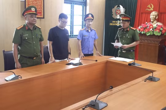 Bắt tạm giam 3 đối tượng sử dụng công nghệ cao chiếm đoạt hơn 1,2 tỷ đồng