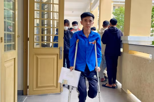 Nghị lực phi thường của chàng trai ung thư xương với ước mơ trở thành thầy giáo