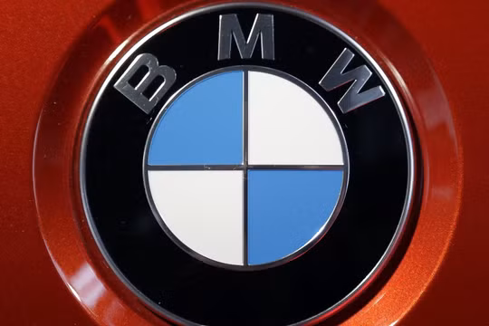 Điều gì giúp BMW bán thành công hơn 100 ô tô cao cấp sang Nga?