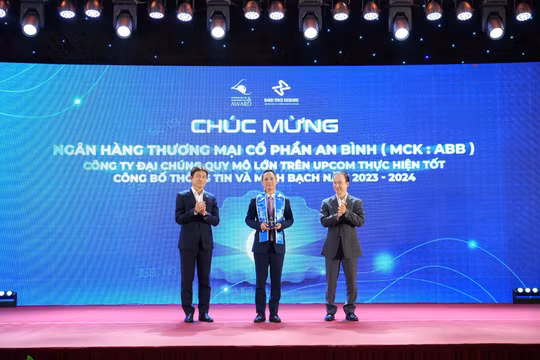 ABBank nhận giải tôn vinh doanh nghiệp thực hiện tốt công bố thông tin và minh bạch