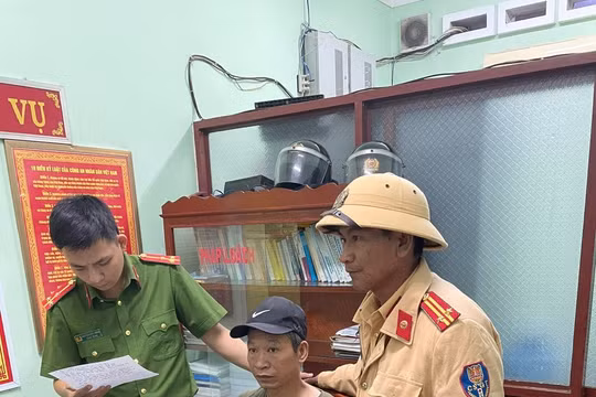 Cảnh sát giao thông bắt đối tượng bỏ trốn khỏi nơi giam giữ