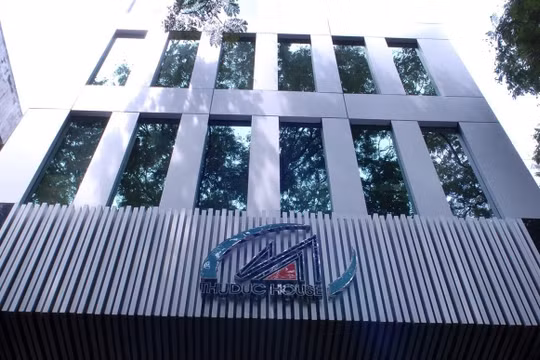 Thuduc House (TDH) doanh thu giảm gần 50% cùng lỗ lũy kế, phải giải trình do cổ phiếu vẫn tăng trần liên tiếp