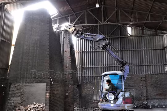 Bắc Ninh: 100% hộ sản xuất tại thôn Mẫn Xá đã hoàn thành việc phá dỡ ống khói, lò đốt, lò tái chế kim loại