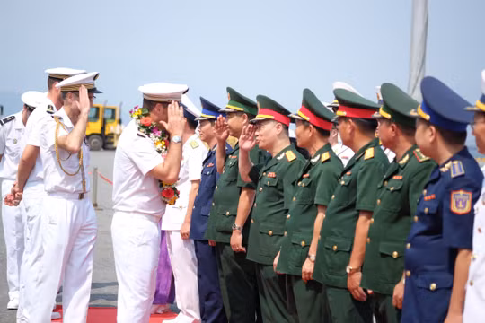 Tàu tuần dương của Hải quân Pháp thăm xã giao TP Đà Nẵng