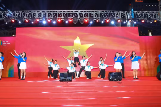 Chương trình Văn hoá nghệ thuật "Thanh niên Việt Nam - Khát vọng hùng cường": Xúc động và đầy tự hào