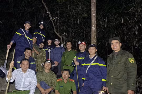 Lào Cai: Lực lượng tìm kiếm, cứu hộ Sa Pa kịp thời tìm thấy du khách nước ngoài đi lạc rừng trong đêm