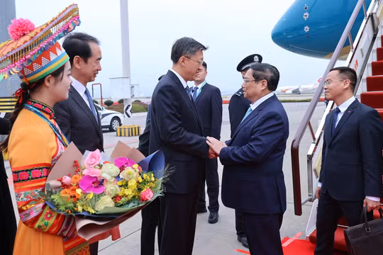 Thủ tướng Phạm Minh Chính tới thành phố Côn Minh, bắt đầu chuyến công tác tại Trung Quốc