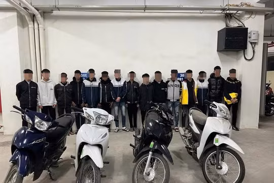 Hà Nội: Rú ga, nẹt pô, hàng chục thanh thiếu niên bị tạm giữ