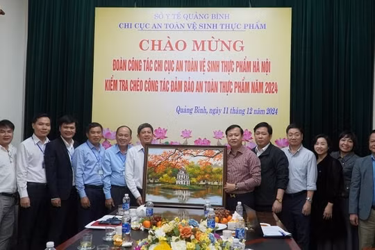 Chi cục ATTP Hà Nội kiểm tra công tác năm 2024 tại Chi cục ATTP Quảng Bình