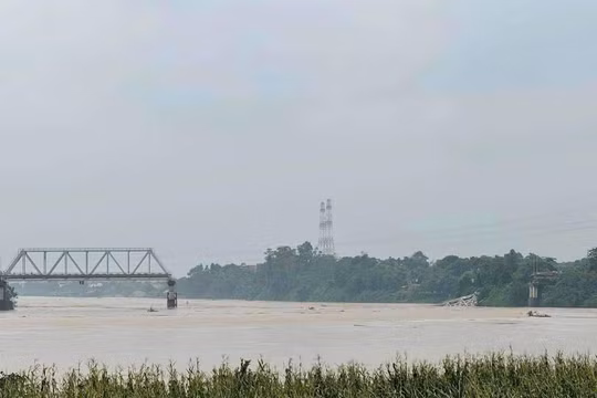 Lý do sập cầu Phong Châu