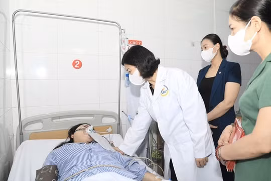 Lãnh đạo Hà Nội thăm, động viên nạn nhân vụ cháy tại quận Cầu Giấy