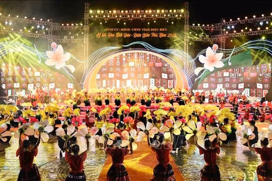 Tưng bừng khai mạc Lễ hội Hoa Anh Đào - Điện Biên Phủ năm 2024