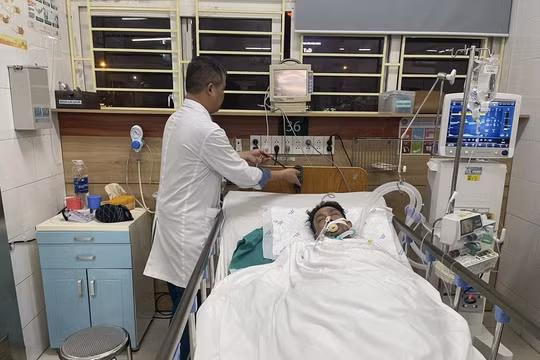 Rò rỉ khí Clo tại bãi phế liệu khiến 3 người bị ngộ độc nặng