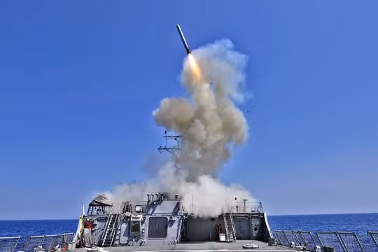 Mỹ cảnh báo các tàu thuyền tránh xa Biển Đỏ, tiếp tục tấn công Houthi