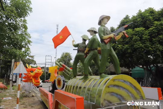Chiêm ngưỡng mô hình khổng lồ ở Tuyên Quang trước thềm Trung thu