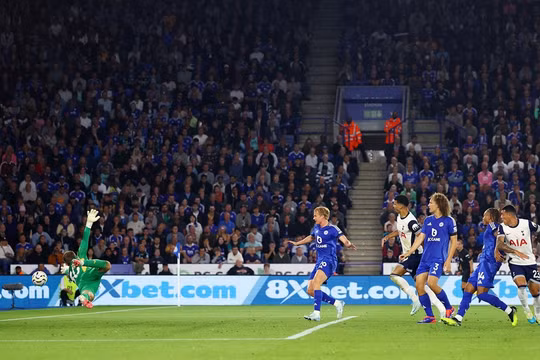 Tottenham chia điểm với Leicester ở trận mở màn Ngoại hạng Anh