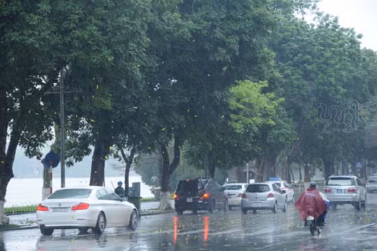Dự báo thời tiết ngày 21/8: Hà Nội tiếp tục có mưa rào và dông