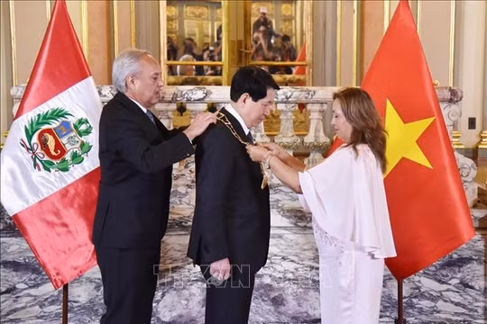 Tổng thống Peru trao tặng Huân chương 'Mặt trời Peru' cho Chủ tịch nước Lương Cường