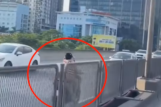 Truy tìm người phụ nữ không đội mũ bảo hiểm, đi ngược chiều trên đường Vành đai 3 trên cao