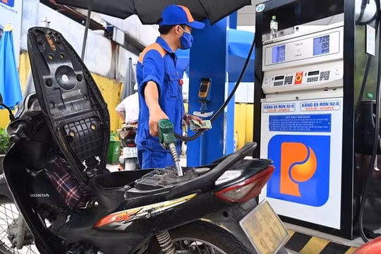 Giá xăng tiếp tục giảm sâu từ chiều nay