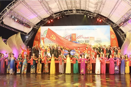 Đặc sắc chương trình nghệ thuật Liên hoan tiếng hát cựu thanh niên xung phong Hà Nội