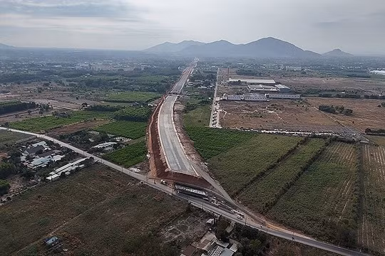 Đặt mục tiêu thông xe cao tốc Biên Hoà - Vũng Tàu vào ngày 30/4/2025