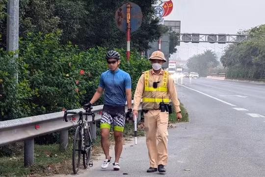 Hà Nội: Xử lý nghiêm tình trạng xe đạp đi vào đường cấm Võ Nguyên Giáp
