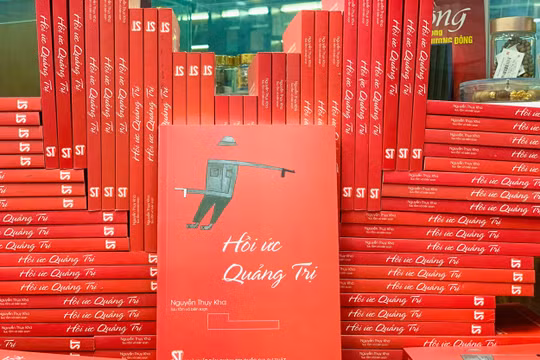 Nhà văn, nhà thơ Nguyễn Thụy Kha ra mắt cuốn sách "Hồi ức Quảng Trị"