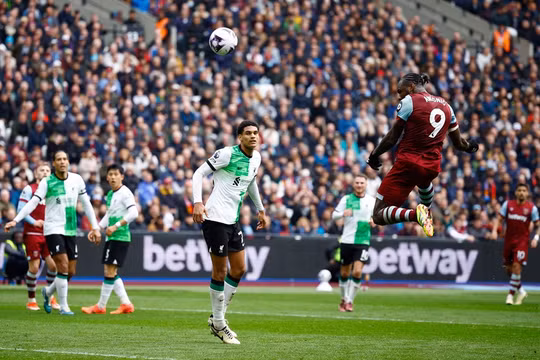 Hòa West Ham, Liverpool chia tay giấc mơ vô địch Ngoại Hạng Anh