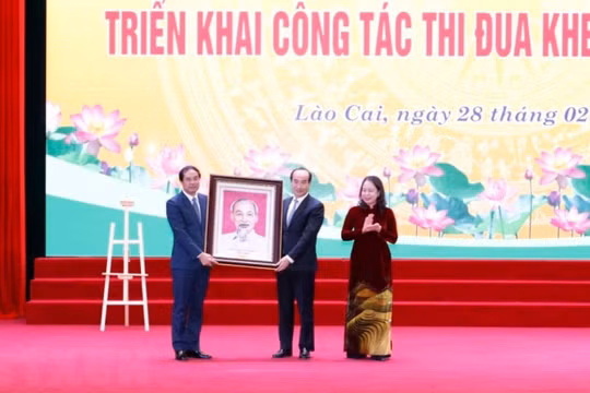 Gắn phong trào thi đua yêu nước với việc học tập và làm theo tư tưởng, đạo đức, phong cách Hồ Chí Minh