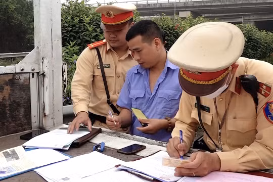 Trừ điểm GPLX: Tính răn đe cao nhưng phải chặt chẽ, minh bạch