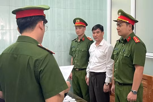 Đất đang tranh chấp, địa chính làm hồ sơ giả trình chủ tịch xã ký hồ sơ cấp đất