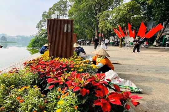 Những đôi tay cần mẫn đưa Hà Nội tỏa sáng trước thềm kỷ niệm 70 năm ngày Giải phóng Thủ đô