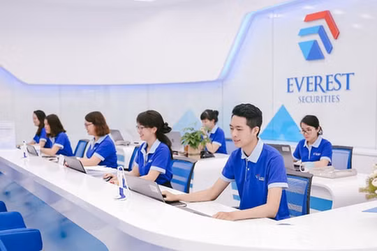 Chủ tịch chứng khoán Everest bị đình chỉ giao dịch 2 tháng vì mua "chui" cổ phiếu