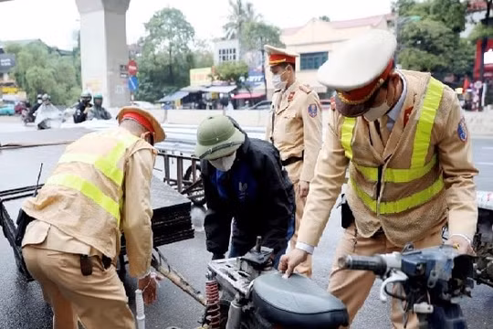 Hà Nội: Xử lý gần 2.000 xe ba, bốn bánh tự chế vi phạm trật tự, an toàn giao thông