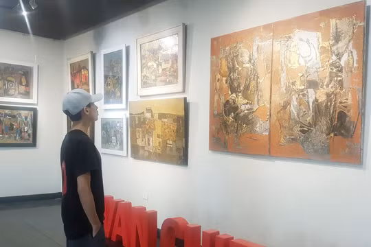 Chiêm ngưỡng 100 tác phẩm nghệ thuật đặc sắc của họa sĩ Văn Chiến