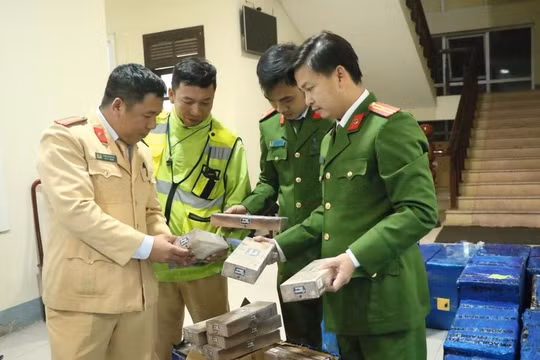 Thu giữ hơn 35.000 gói thuốc lá lậu trên đường đi tiêu thụ khi qua Hà Tĩnh