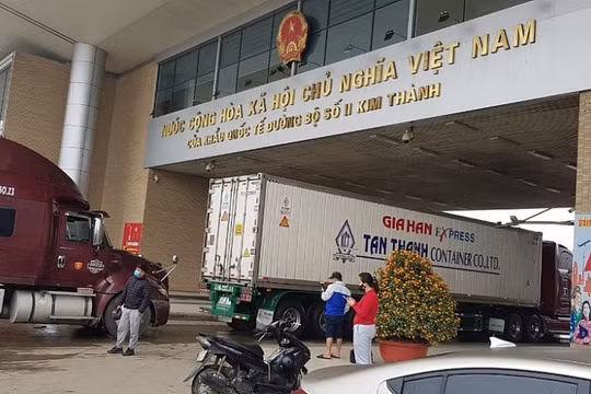 Dịp Tết xuất khẩu hơn 15 triệu đô la Mỹ trái cây Nam Bộ qua cửa khẩu Kim Thành