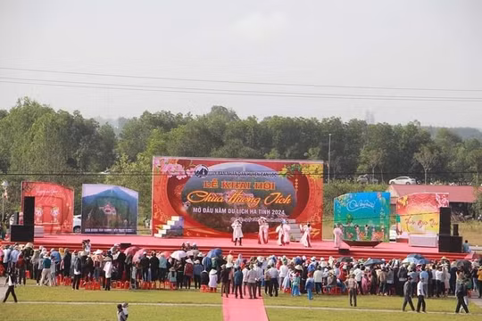 Khai hội chùa Hương Tích - mở đầu năm du lịch Hà Tĩnh 2024