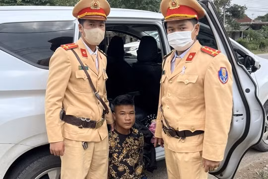 Cảnh sát giao thông bắt đối tượng người Lào vận chuyển 24.000 viên ma tuý