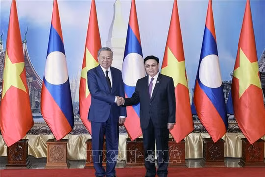 Chủ tịch nước Tô Lâm hội kiến Chủ tịch Quốc hội Lào