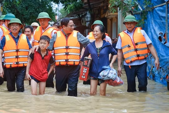 Nhân lên nữa tình người trong bão lũ, tiếp sức cho đồng bào vượt qua cơn hoạn nạn